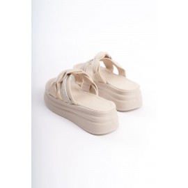 CLARA Düz Topuklu Kurdele Desenli Taşlı Kalın ve Ortopedik Taban Kadın Terlik KT Krem