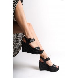 K&A  Tokalı Lastikli Dolgu Topuklu Ortopedik Taban Hasır Görünümlü Kadın Sandalet ST Siyah
