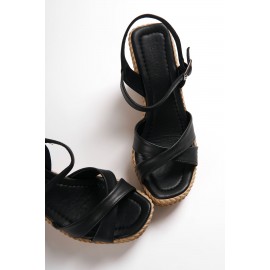 SOFIA Tokalı Lastikli Dolgu Topuklu Ortopedik Taban Hasır Görünümlü Kadın Sandalet KT Siyah