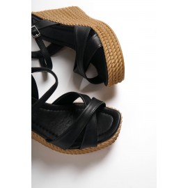 SOFIA Tokalı Lastikli Dolgu Topuklu Ortopedik Taban Hasır Görünümlü Kadın Sandalet KT Siyah